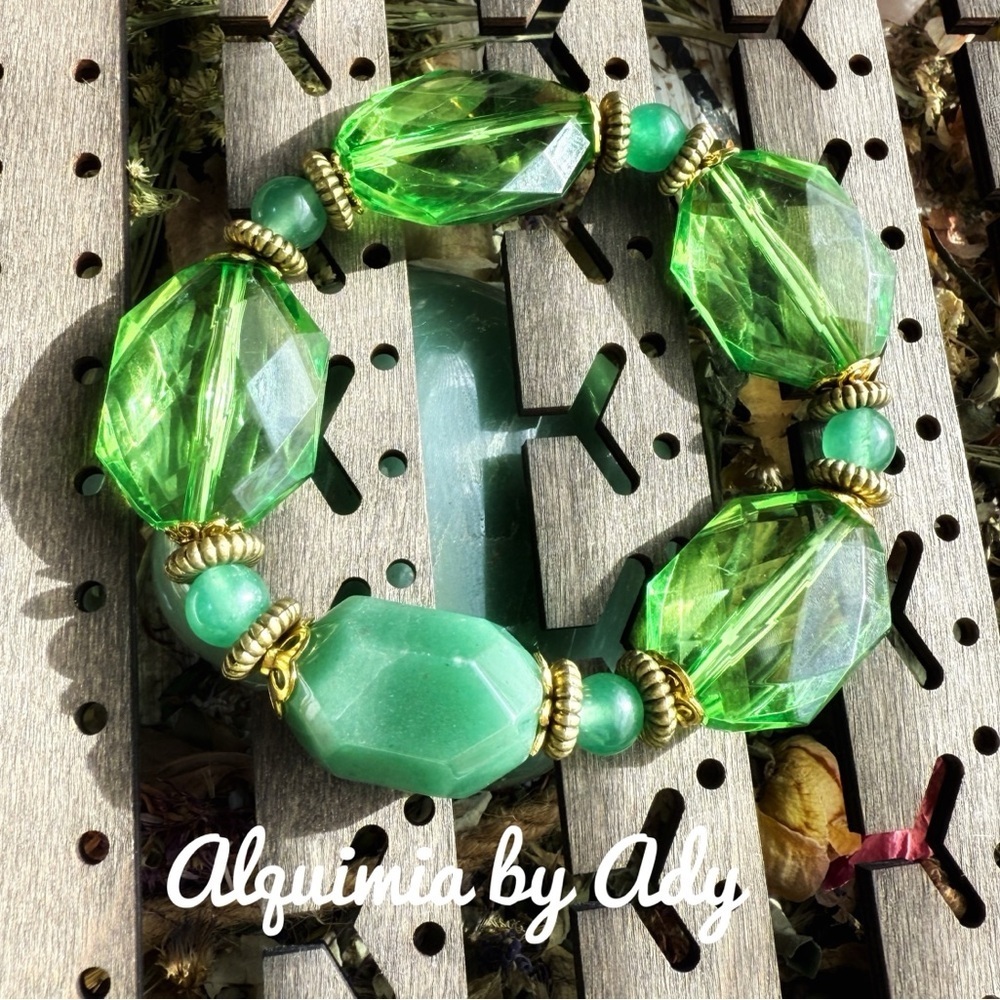 Alquimia Vibrant Green jade and Gold Bracelet